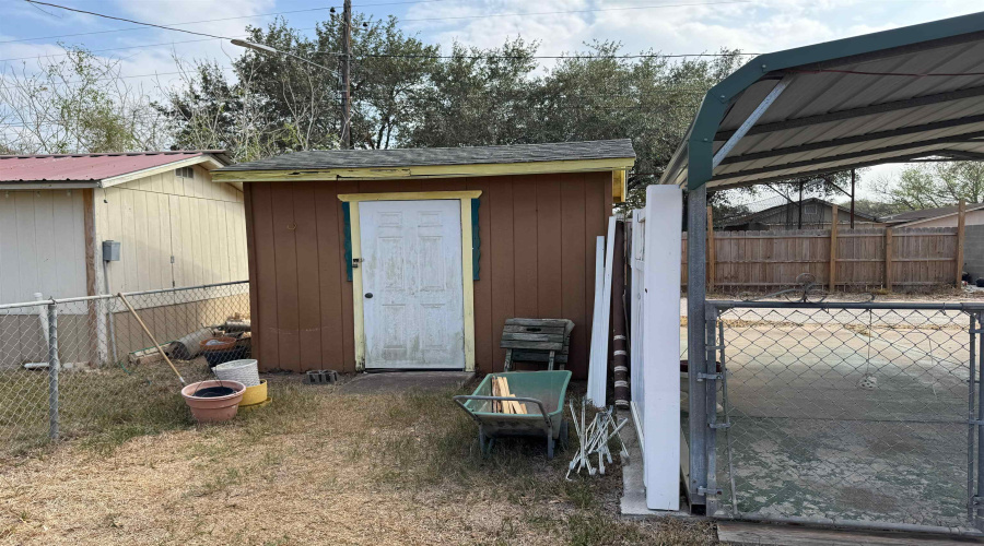 703 W Viggo St, Hebbronville, Texas 78361-4125, 4 Bedrooms Bedrooms, 9 Rooms Rooms,3 BathroomsBathrooms,Residential,For Sale,703 W Viggo St,20260913
