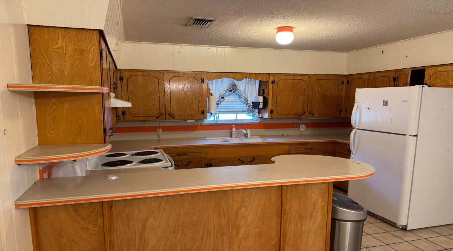 703 W Viggo St, Hebbronville, Texas 78361-4125, 4 Bedrooms Bedrooms, 9 Rooms Rooms,3 BathroomsBathrooms,Residential,For Sale,703 W Viggo St,20260913