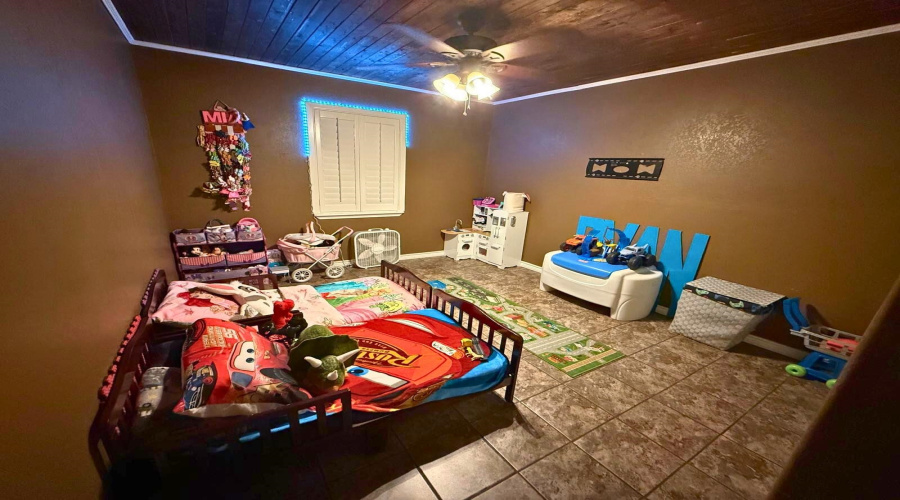 174 E Park Dr, Zapata, Texas 78076, 2 Bedrooms Bedrooms, 3 Rooms Rooms,1 BathroomBathrooms,Residential,For Sale,174 E Park Dr,20260915