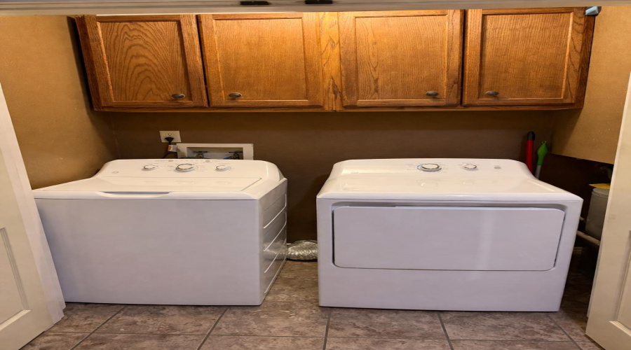 174 E Park Dr, Zapata, Texas 78076, 2 Bedrooms Bedrooms, 3 Rooms Rooms,1 BathroomBathrooms,Residential,For Sale,174 E Park Dr,20260915