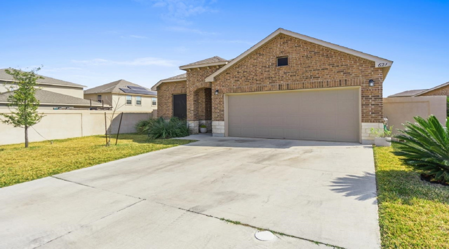 621 Montera Dr., Laredo, Texas 78045, 3 Bedrooms Bedrooms, 5 Rooms Rooms,2 BathroomsBathrooms,Residential,For Sale,621 Montera Dr.,20260918