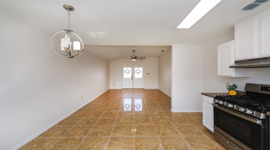 1010 Savannah Lp, Laredo, Texas 78046, 3 Bedrooms Bedrooms, 5 Rooms Rooms,2 BathroomsBathrooms,Residential,For Sale,1010 Savannah Lp,20260919