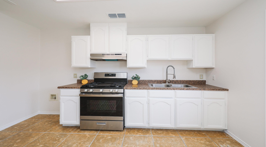 1010 Savannah Lp, Laredo, Texas 78046, 3 Bedrooms Bedrooms, 5 Rooms Rooms,2 BathroomsBathrooms,Residential,For Sale,1010 Savannah Lp,20260919