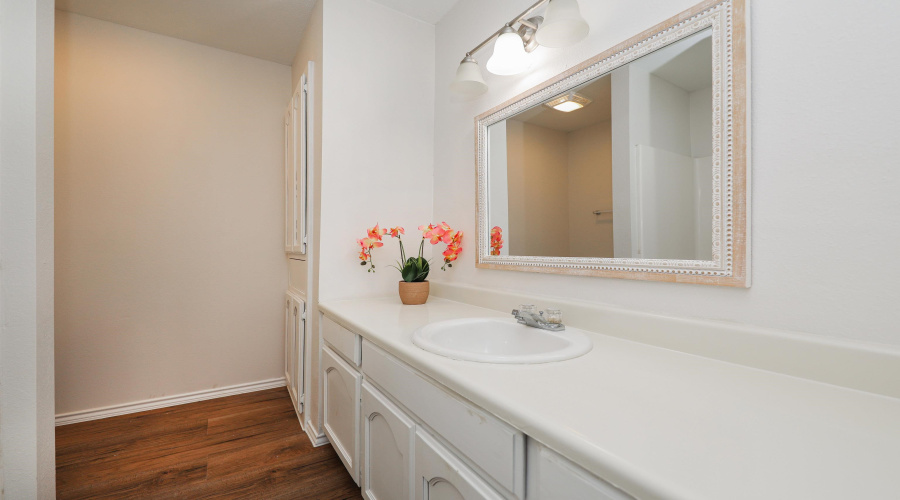 1010 Savannah Lp, Laredo, Texas 78046, 3 Bedrooms Bedrooms, 5 Rooms Rooms,2 BathroomsBathrooms,Residential,For Sale,1010 Savannah Lp,20260919