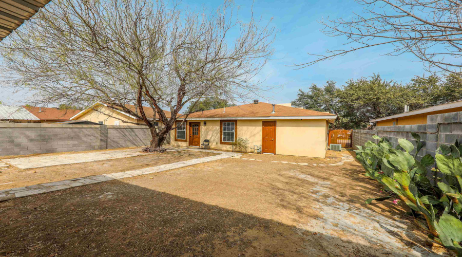 1010 Savannah Lp, Laredo, Texas 78046, 3 Bedrooms Bedrooms, 5 Rooms Rooms,2 BathroomsBathrooms,Residential,For Sale,1010 Savannah Lp,20260919