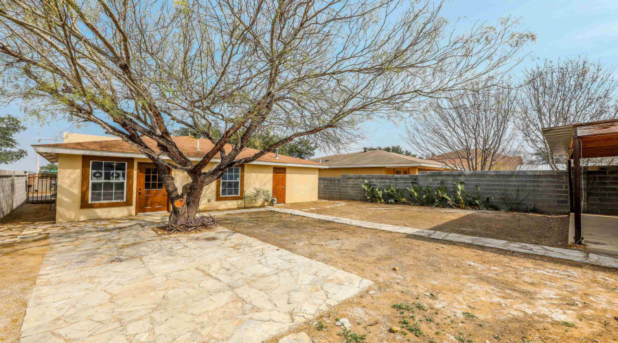 1010 Savannah Lp, Laredo, Texas 78046, 3 Bedrooms Bedrooms, 5 Rooms Rooms,2 BathroomsBathrooms,Residential,For Sale,1010 Savannah Lp,20260919