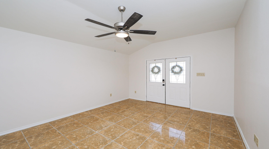 1010 Savannah Lp, Laredo, Texas 78046, 3 Bedrooms Bedrooms, 5 Rooms Rooms,2 BathroomsBathrooms,Residential,For Sale,1010 Savannah Lp,20260919