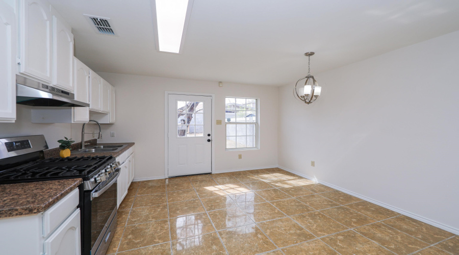 1010 Savannah Lp, Laredo, Texas 78046, 3 Bedrooms Bedrooms, 5 Rooms Rooms,2 BathroomsBathrooms,Residential,For Sale,1010 Savannah Lp,20260919