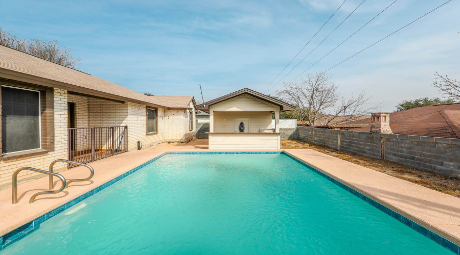 2113 Silverwood Dr, Laredo, Texas 78045, 3 Bedrooms Bedrooms, 7 Rooms Rooms,2 BathroomsBathrooms,Residential,For Sale,2113 Silverwood Dr,20260920