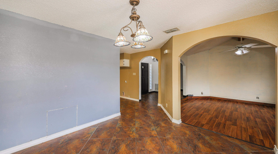 2113 Silverwood Dr, Laredo, Texas 78045, 3 Bedrooms Bedrooms, 7 Rooms Rooms,2 BathroomsBathrooms,Residential,For Sale,2113 Silverwood Dr,20260920