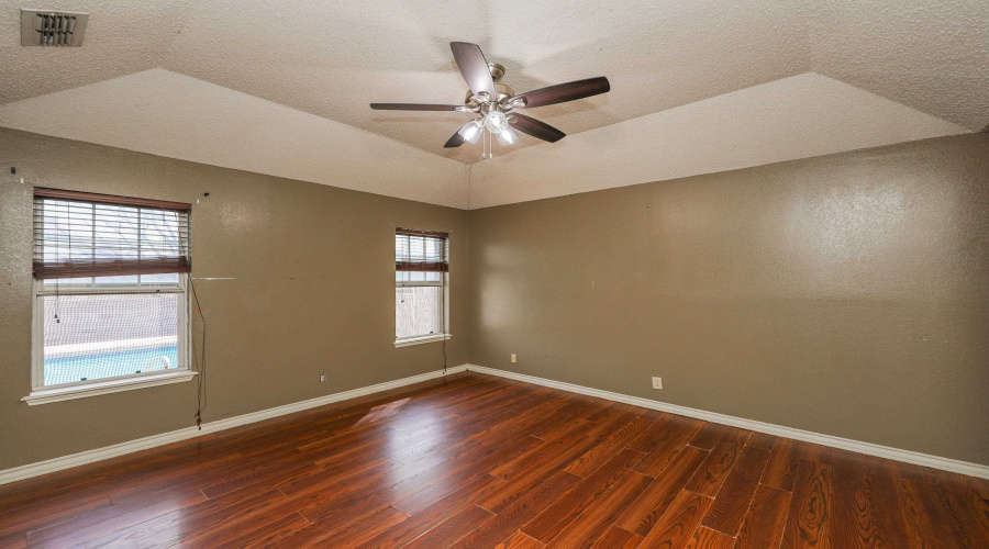 2113 Silverwood Dr, Laredo, Texas 78045, 3 Bedrooms Bedrooms, 7 Rooms Rooms,2 BathroomsBathrooms,Residential,For Sale,2113 Silverwood Dr,20260920