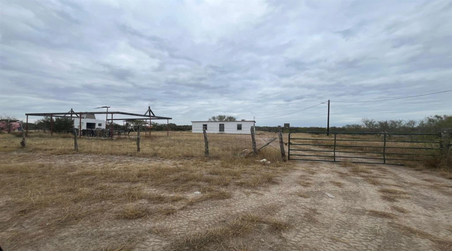 364 Ranch Rd 7150G, LAREDO, Texas 78043, 1 Bedroom Bedrooms, 3 Rooms Rooms,1 BathroomBathrooms,Residential,For Sale,364 Ranch Rd 7150G,20260922