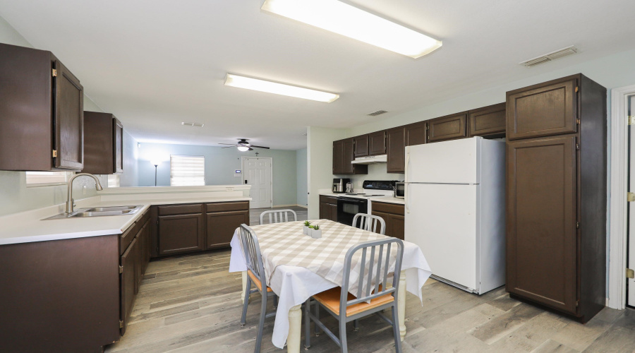 2012 Denmark Ln, Laredo, Texas 78045, 3 Bedrooms Bedrooms, 5 Rooms Rooms,2 BathroomsBathrooms,Residential,For Sale,2012 Denmark Ln,20260924