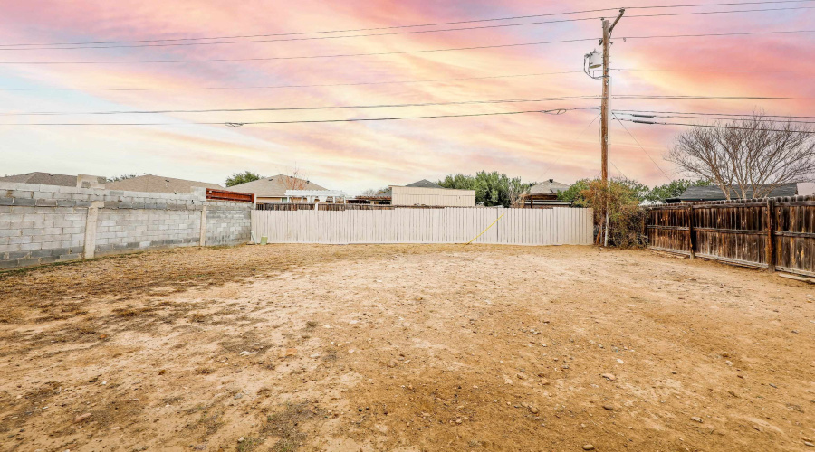 2012 Denmark Ln, Laredo, Texas 78045, 3 Bedrooms Bedrooms, 5 Rooms Rooms,2 BathroomsBathrooms,Residential,For Sale,2012 Denmark Ln,20260924