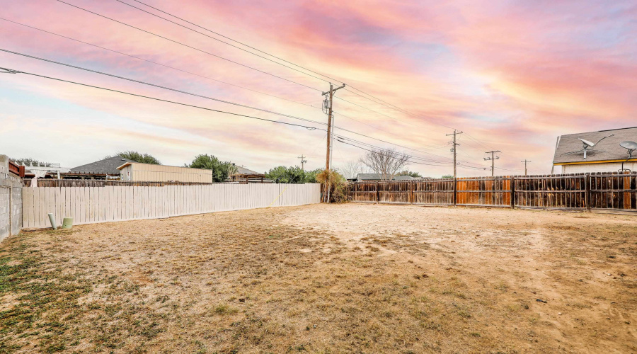 2012 Denmark Ln, Laredo, Texas 78045, 3 Bedrooms Bedrooms, 5 Rooms Rooms,2 BathroomsBathrooms,Residential,For Sale,2012 Denmark Ln,20260924