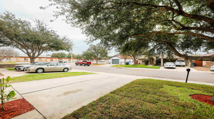 2012 Denmark Ln, Laredo, Texas 78045, 3 Bedrooms Bedrooms, 5 Rooms Rooms,2 BathroomsBathrooms,Residential,For Sale,2012 Denmark Ln,20260924