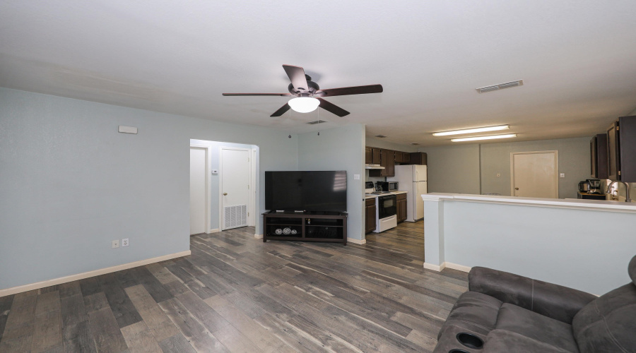 2012 Denmark Ln, Laredo, Texas 78045, 3 Bedrooms Bedrooms, 5 Rooms Rooms,2 BathroomsBathrooms,Residential,For Sale,2012 Denmark Ln,20260924