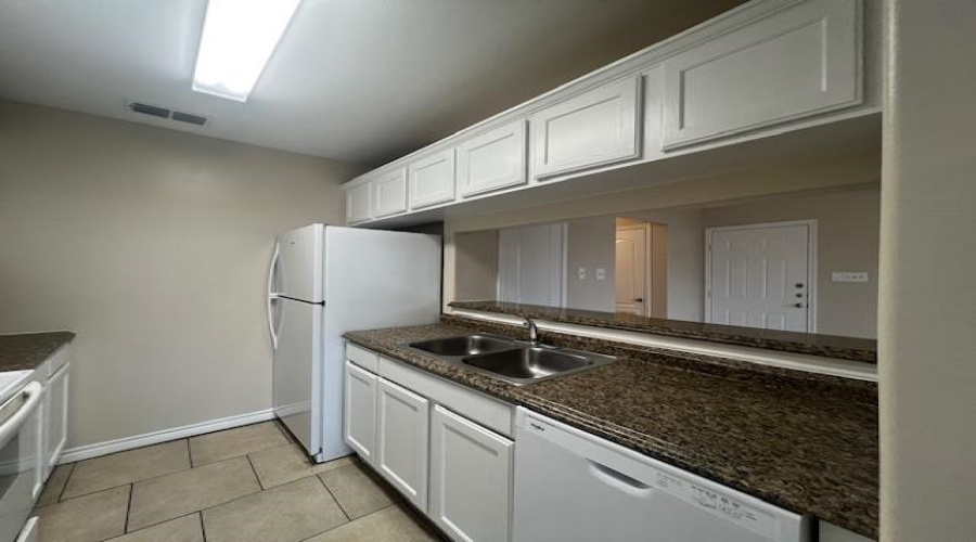 2720 Camelot Dr, Laredo, Texas 78041, 2 Bedrooms Bedrooms, 4 Rooms Rooms,2 BathroomsBathrooms,Residential,For Rent,2720 Camelot Dr,20260926