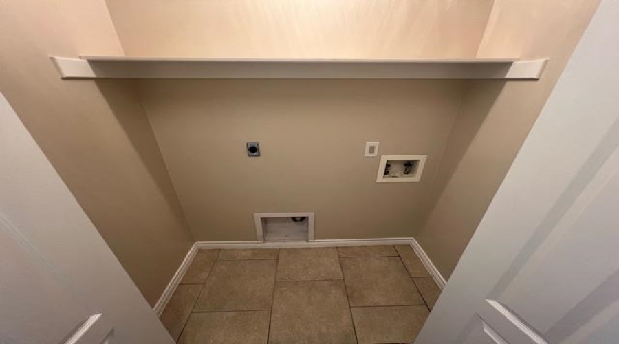 2720 Camelot Dr, Laredo, Texas 78041, 2 Bedrooms Bedrooms, 4 Rooms Rooms,2 BathroomsBathrooms,Residential,For Rent,2720 Camelot Dr,20260926