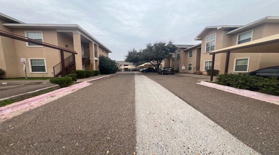 2720 Camelot Dr, Laredo, Texas 78041, 2 Bedrooms Bedrooms, 4 Rooms Rooms,2 BathroomsBathrooms,Residential,For Rent,2720 Camelot Dr,20260926