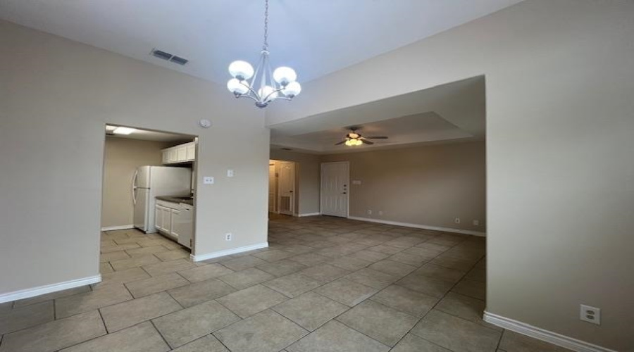 2720 Camelot Dr, Laredo, Texas 78041, 2 Bedrooms Bedrooms, 4 Rooms Rooms,2 BathroomsBathrooms,Residential,For Rent,2720 Camelot Dr,20260926