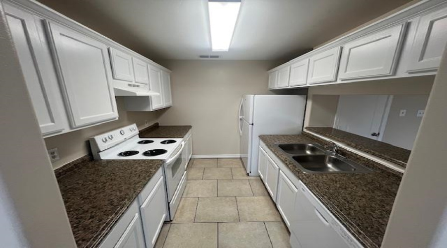 2720 Camelot Dr, Laredo, Texas 78041, 2 Bedrooms Bedrooms, 4 Rooms Rooms,2 BathroomsBathrooms,Residential,For Rent,2720 Camelot Dr,20260926