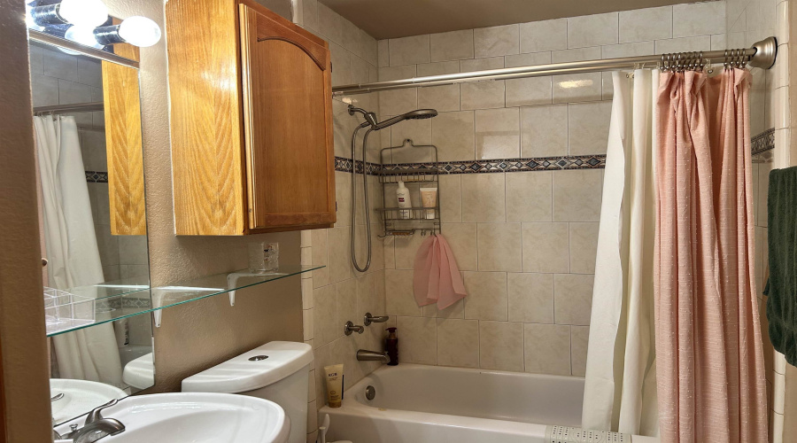 1000 Ranchway Dr, Laredo, Texas 78045, 3 Bedrooms Bedrooms, 4 Rooms Rooms,3 BathroomsBathrooms,Residential,For Sale,1000 Ranchway Dr,20254631