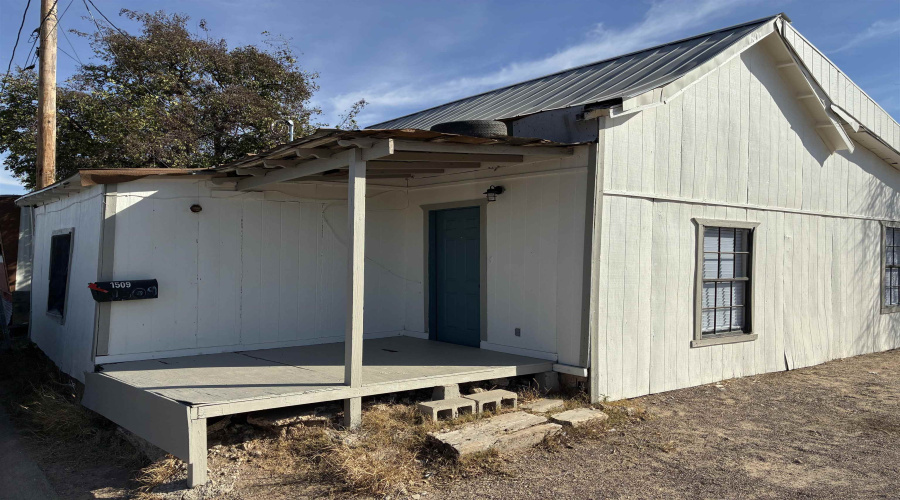 1509 Monterrey Ave, LAREDO, Texas 78040, 2 Bedrooms Bedrooms, 4 Rooms Rooms,1 BathroomBathrooms,Residential,For Rent,1509 Monterrey Ave,20260928