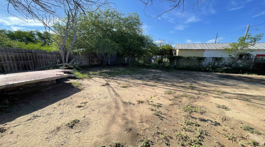 1509 Monterrey Ave, LAREDO, Texas 78040, 2 Bedrooms Bedrooms, 4 Rooms Rooms,1 BathroomBathrooms,Residential,For Rent,1509 Monterrey Ave,20260928