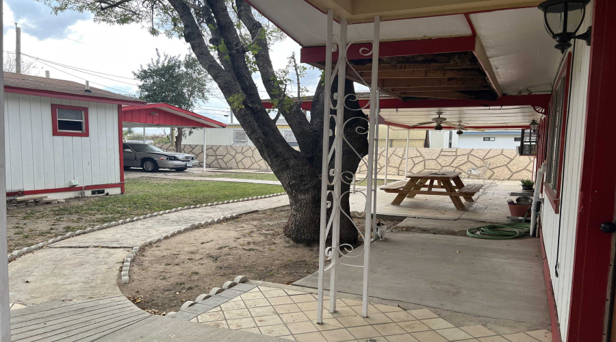 310 W Frost St, Laredo, Texas 78040-2124, 2 Bedrooms Bedrooms, 4 Rooms Rooms,1 BathroomBathrooms,Residential,For Sale,310 W Frost St,20260931