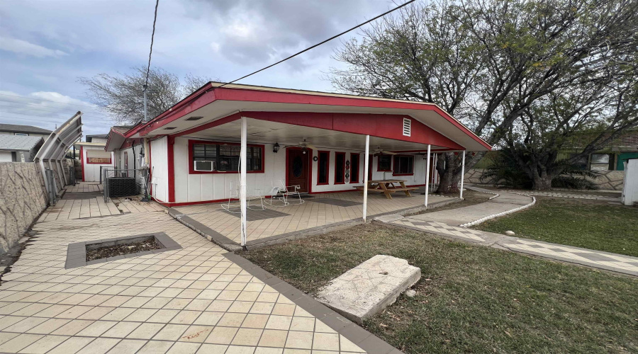 310 W Frost St, Laredo, Texas 78040-2124, 2 Bedrooms Bedrooms, 4 Rooms Rooms,1 BathroomBathrooms,Residential,For Sale,310 W Frost St,20260931