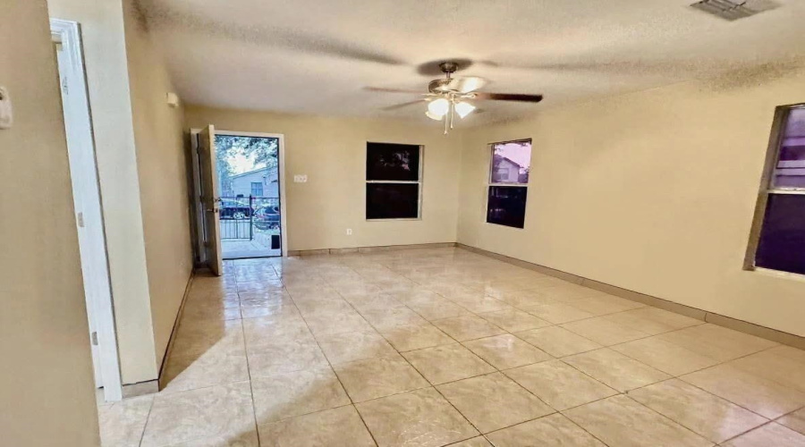 321 Ocean Dr, Laredo, Texas 78043, 3 Bedrooms Bedrooms, 5 Rooms Rooms,2 BathroomsBathrooms,Residential,For Rent,321 Ocean Dr,20260934