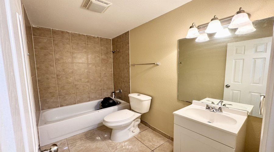 321 Ocean Dr, Laredo, Texas 78043, 3 Bedrooms Bedrooms, 5 Rooms Rooms,2 BathroomsBathrooms,Residential,For Rent,321 Ocean Dr,20260934