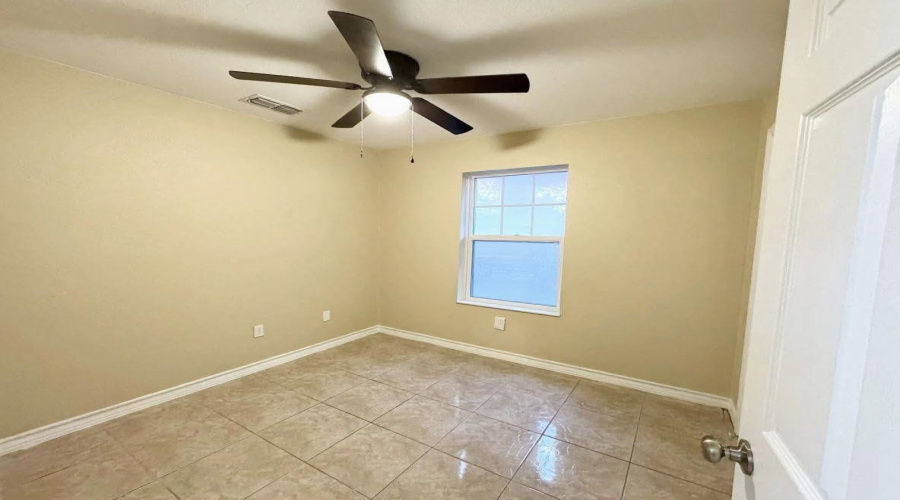 321 Ocean Dr, Laredo, Texas 78043, 3 Bedrooms Bedrooms, 5 Rooms Rooms,2 BathroomsBathrooms,Residential,For Rent,321 Ocean Dr,20260934