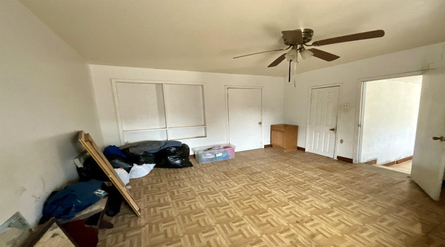 302 E San Jose St, Laredo, Texas 78040, ,Multi-family,For Sale,302 E San Jose St,20260941