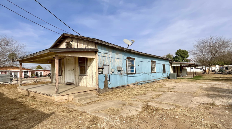 302 E San Jose St, Laredo, Texas 78040, ,Multi-family,For Sale,302 E San Jose St,20260941