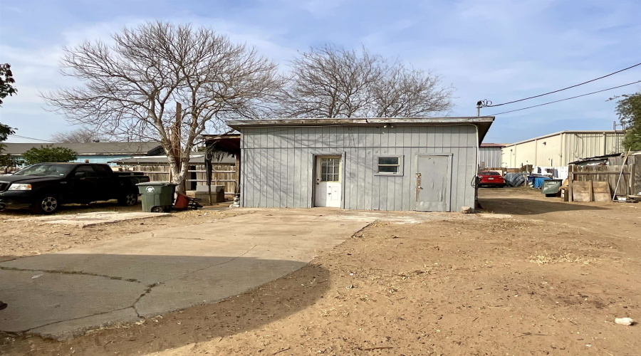 302 E San Jose St, Laredo, Texas 78040, ,Multi-family,For Sale,302 E San Jose St,20260941