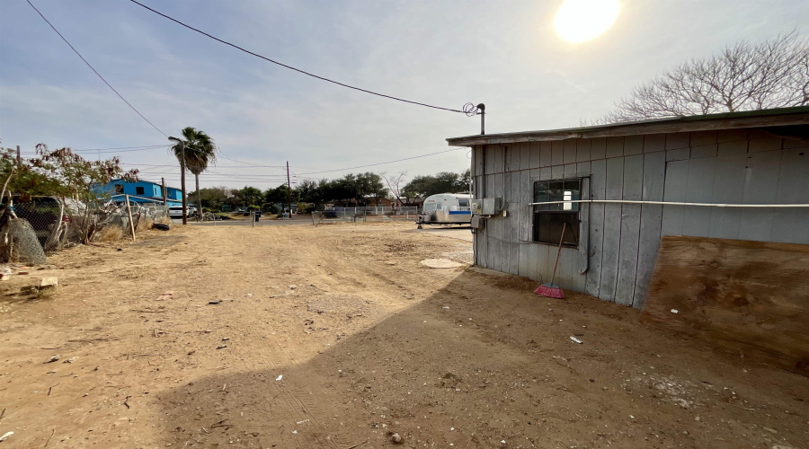 302 E San Jose St, Laredo, Texas 78040, ,Multi-family,For Sale,302 E San Jose St,20260941