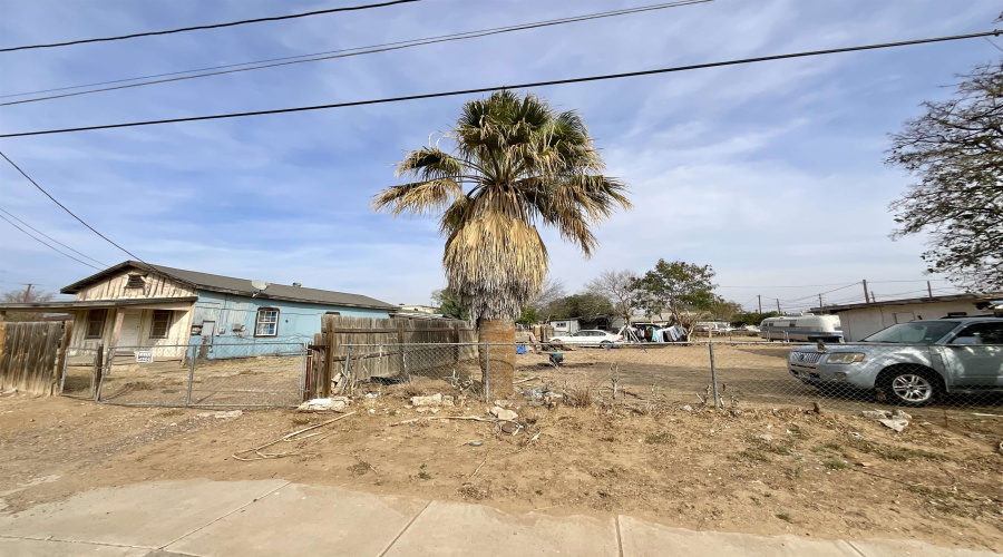 302 E San Jose St, Laredo, Texas 78040, ,Multi-family,For Sale,302 E San Jose St,20260941