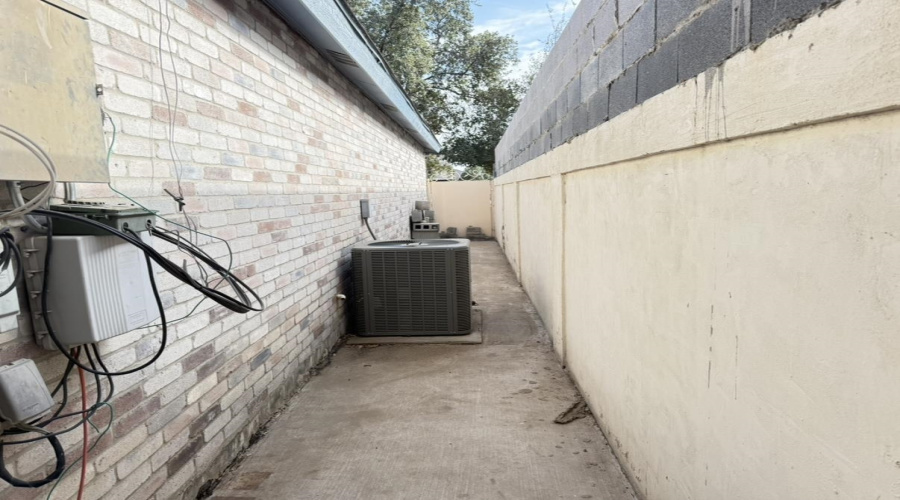 758 Snake Dr, Laredo, Texas 78045, 3 Bedrooms Bedrooms, 6 Rooms Rooms,2 BathroomsBathrooms,Residential,For Sale,758 Snake Dr,20260939