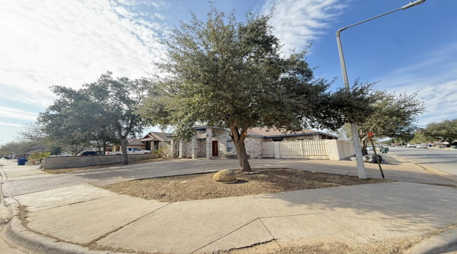 758 Snake Dr, Laredo, Texas 78045, 3 Bedrooms Bedrooms, 6 Rooms Rooms,2 BathroomsBathrooms,Residential,For Sale,758 Snake Dr,20260939