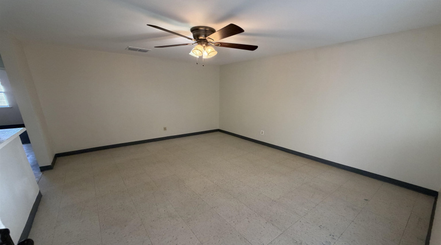 3801 Salinas Ave, Laredo, Texas 78041, 2 Bedrooms Bedrooms, 3 Rooms Rooms,1 BathroomBathrooms,Residential,For Rent,3801 Salinas Ave,20260944