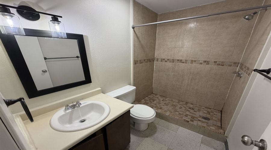 3801 Salinas Ave, Laredo, Texas 78041, 2 Bedrooms Bedrooms, 3 Rooms Rooms,1 BathroomBathrooms,Residential,For Rent,3801 Salinas Ave,20260944