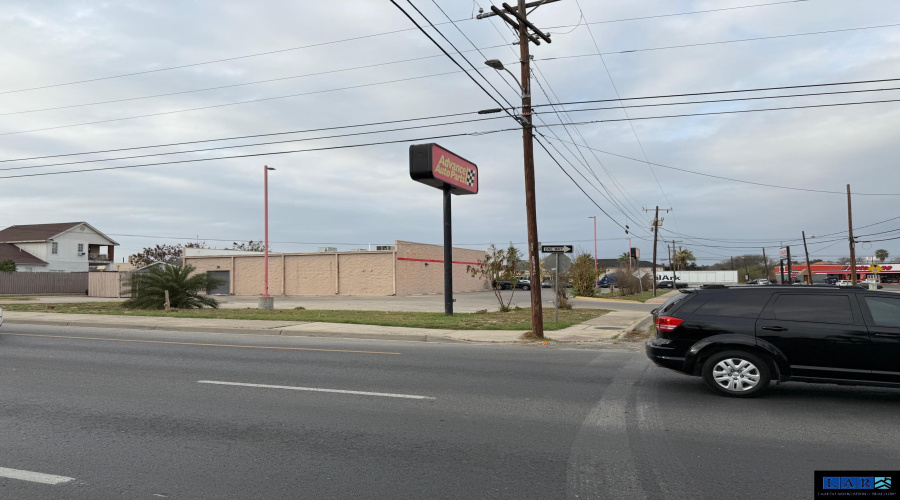 1901 Chihuahua St, Laredo, Texas 78043, ,2 BathroomsBathrooms,Commercial retail/office,For Rent,1901 Chihuahua St,20260954
