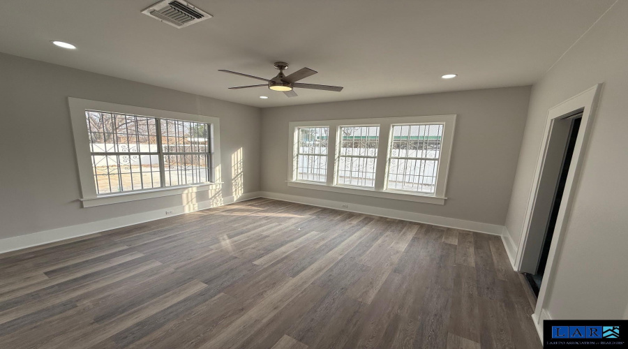 1901 Chihuahua St, Laredo, Texas 78043, ,2 BathroomsBathrooms,Commercial retail/office,For Rent,1901 Chihuahua St,20260954