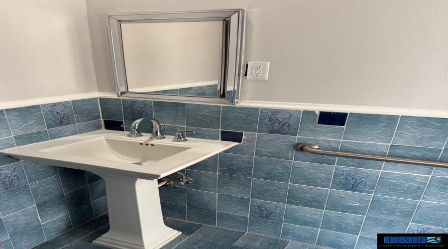 1901 Chihuahua St, Laredo, Texas 78043, ,2 BathroomsBathrooms,Commercial retail/office,For Rent,1901 Chihuahua St,20260954