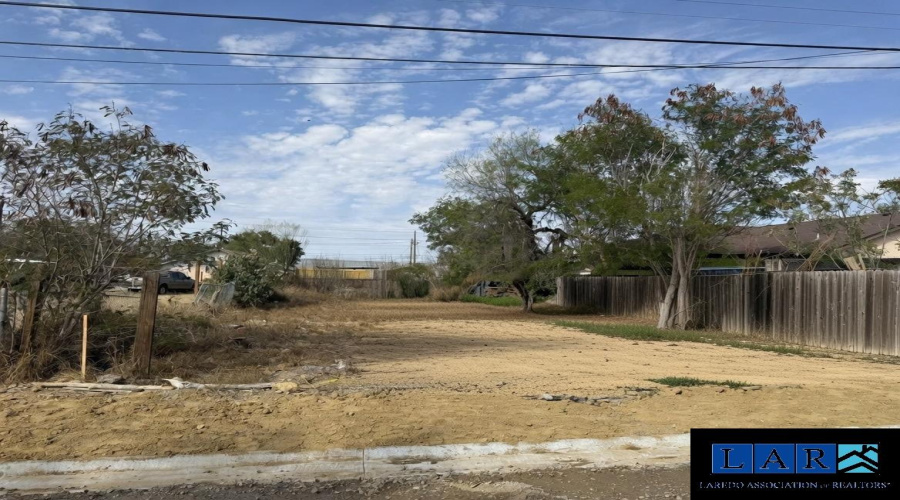 906 E Kearney St, Laredo, Texas 78040, ,Land,For Sale,906 E Kearney St,20260955
