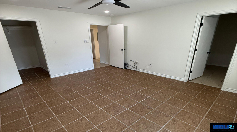 1021 Savannah Lp, laredo, Texas 78046, 3 Bedrooms Bedrooms, 5 Rooms Rooms,2 BathroomsBathrooms,Residential,For Rent,1021 Savannah Lp,20260945