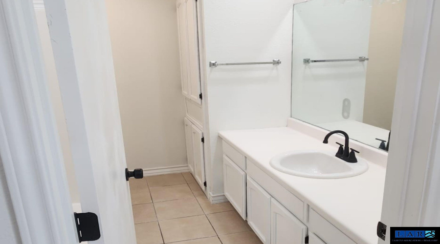 1021 Savannah Lp, laredo, Texas 78046, 3 Bedrooms Bedrooms, 5 Rooms Rooms,2 BathroomsBathrooms,Residential,For Rent,1021 Savannah Lp,20260945