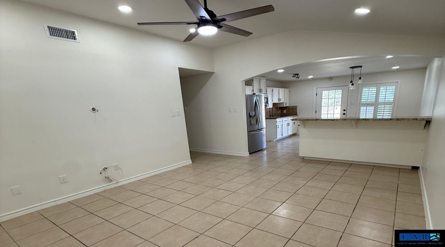 1021 Savannah Lp, laredo, Texas 78046, 3 Bedrooms Bedrooms, 5 Rooms Rooms,2 BathroomsBathrooms,Residential,For Rent,1021 Savannah Lp,20260945